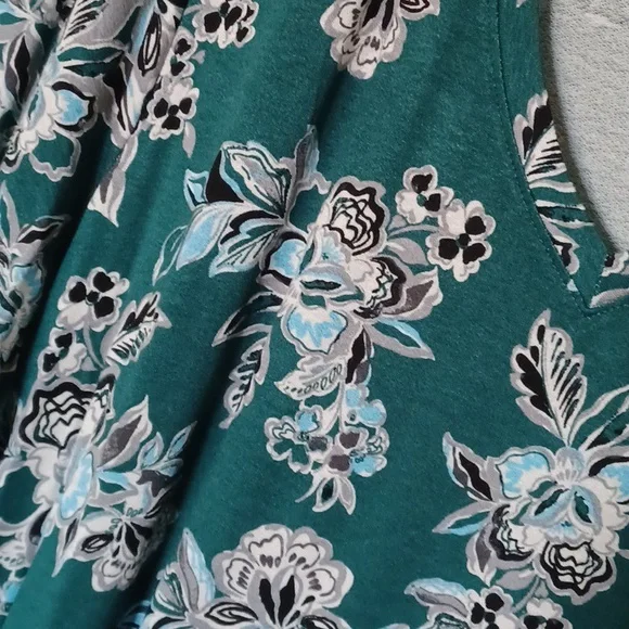 NWT Flowy, Floral Tunic!!! - Picture 2 of 5